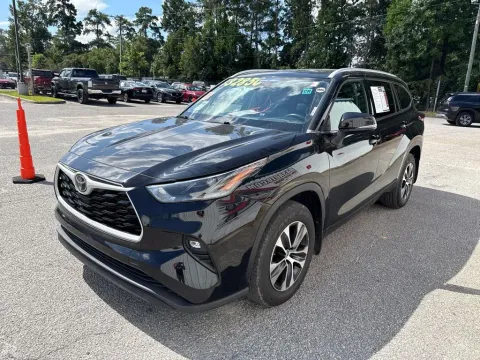 More photos of 2022 Toyota Highlander XLE at Automaxx of the Carolinas, SC