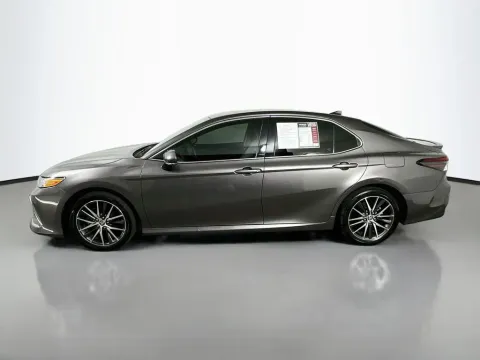 More photos of 2022 Toyota Camry Hybrid XLE at Automaxx of the Carolinas, SC