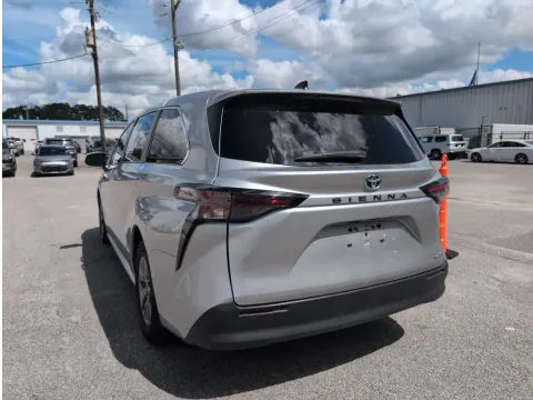 More photos of 2024 Toyota Sienna LE at Automaxx of the Carolinas, SC