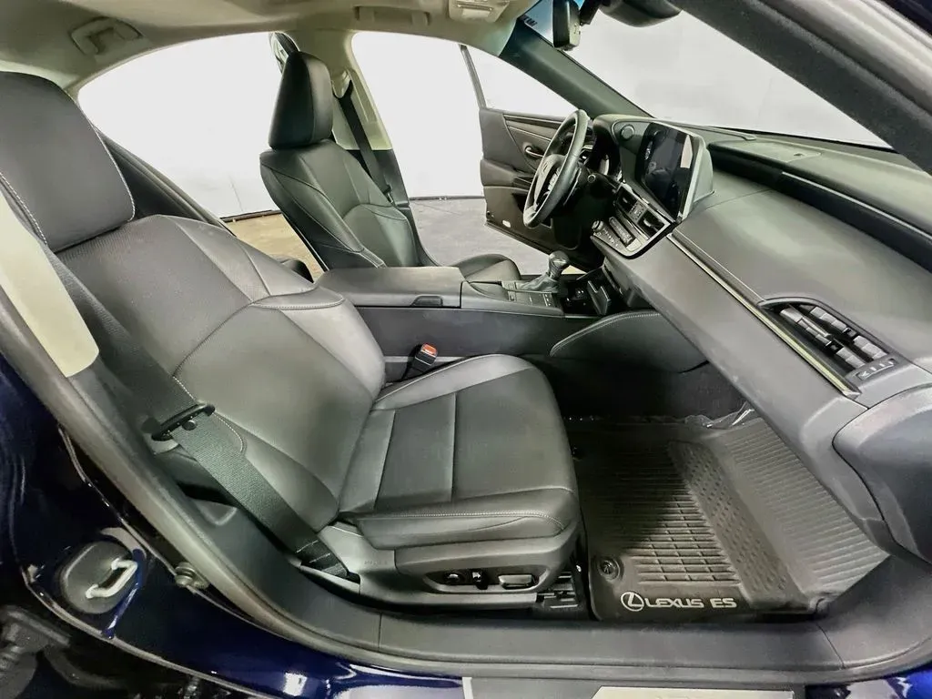 2022 Lexus ES 350 - Photo 14
