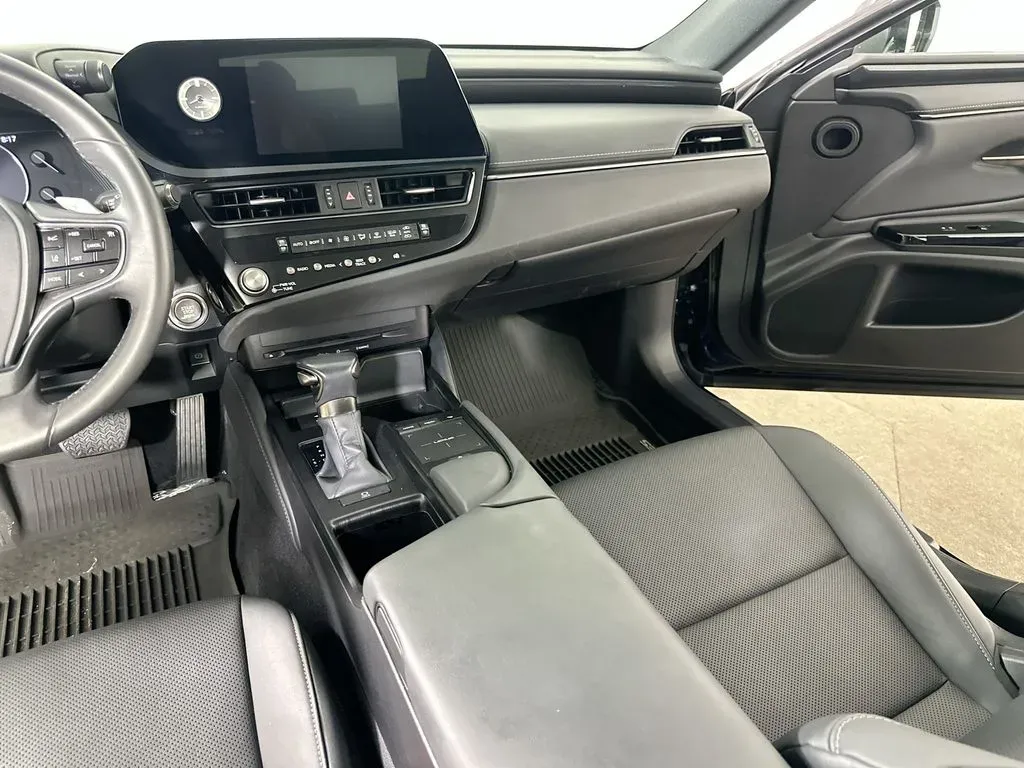 2022 Lexus ES 350 - Photo 21