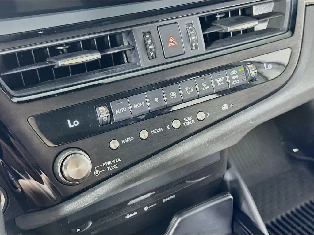 2022 Lexus ES 350 - Photo 27