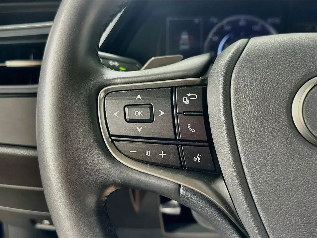 2022 Lexus ES 350 - Photo 23