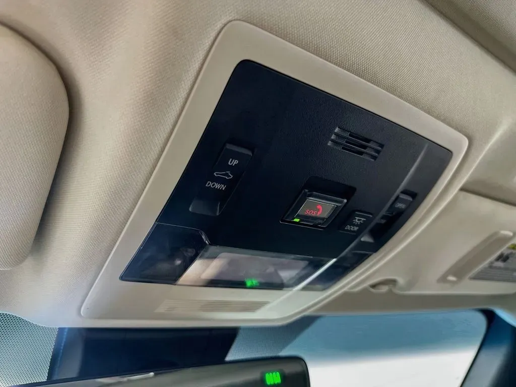 2022 Lexus ES 350 - Photo 33