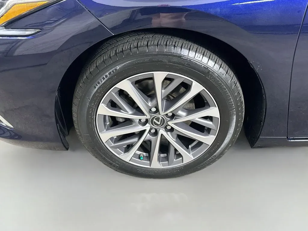 2022 Lexus ES 350 - Photo 8