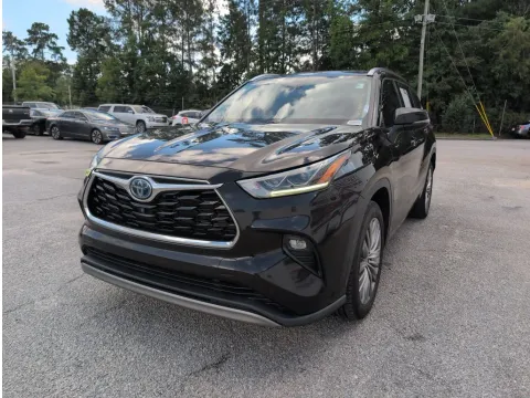 Another view of 2022 Toyota Highlander Hybrid Platinum for sale in Summerville, SC at Automaxx of the Carolinas