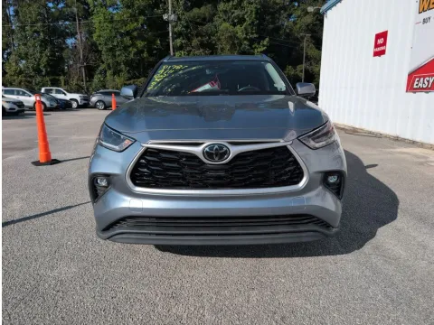 Photos of 2021 Toyota Highlander XLE for sale in Summerville, SC at Automaxx of the Carolinas