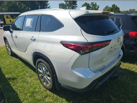 More photos of 2023 Toyota Highlander Limited at Automaxx of the Carolinas, SC