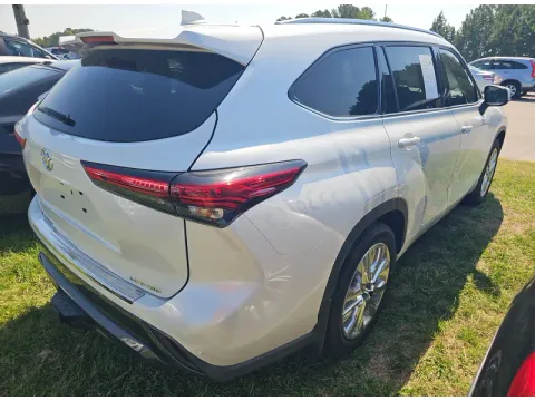 Another view of 2023 Toyota Highlander Limited for sale in Summerville, SC at Automaxx of the Carolinas