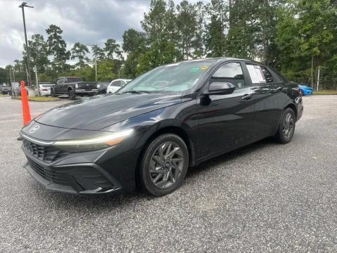 More photos of 2024 Hyundai Elantra SEL at Automaxx of the Carolinas, SC