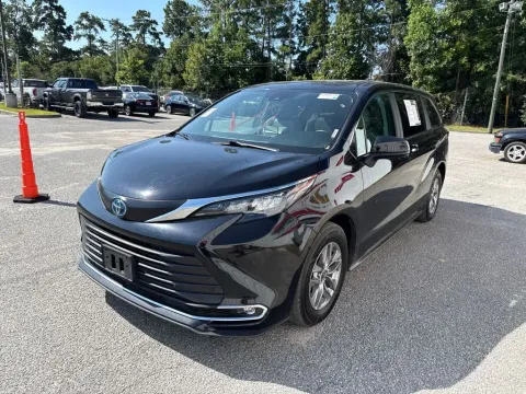 Another view of 2024 Toyota Sienna XLE for sale in Summerville, SC at Automaxx of the Carolinas