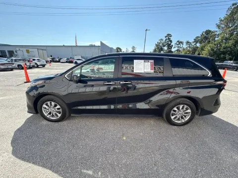 More photos of 2024 Toyota Sienna XLE at Automaxx of the Carolinas, SC