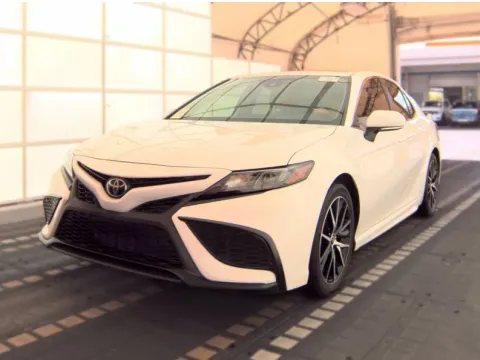 White 2024 Toyota Camry SE for sale in Summerville, SC