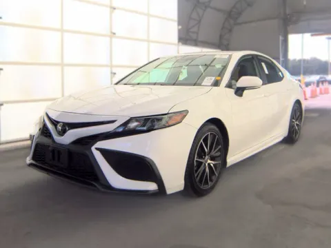 White 2024 Toyota Camry SE for sale in Summerville, SC