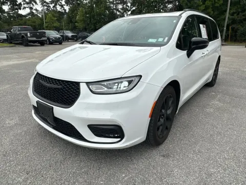 More photos of 2025 Chrysler Pacifica Limited at Automaxx of the Carolinas, SC