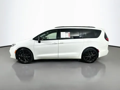 More photos of 2025 Chrysler Pacifica Limited at Automaxx of the Carolinas, SC