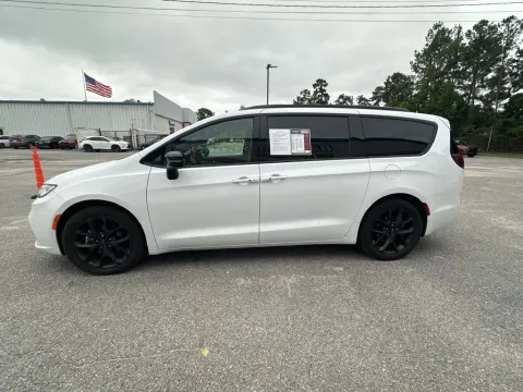 More photos of 2025 Chrysler Pacifica Limited at Automaxx of the Carolinas, SC