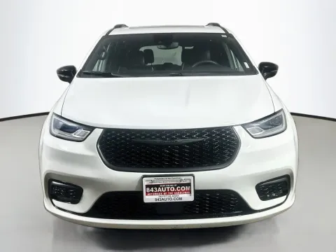 Photos of 2025 Chrysler Pacifica Limited for sale in Summerville, SC at Automaxx of the Carolinas
