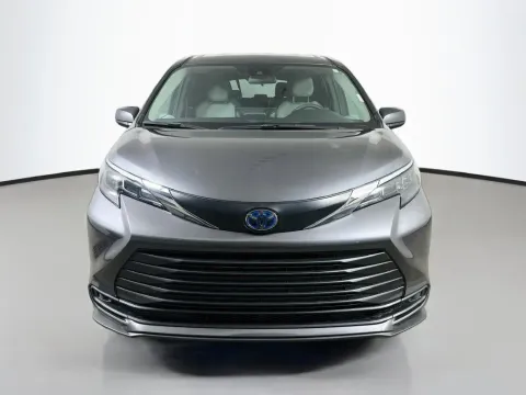 Photos of 2025 Toyota Sienna LE for sale in Summerville, SC at Automaxx of the Carolinas