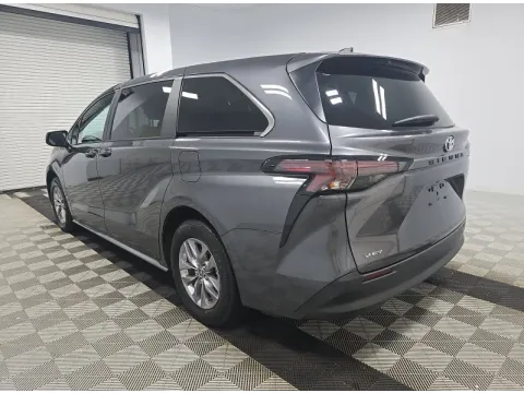 More photos of 2025 Toyota Sienna LE at Automaxx of the Carolinas, SC
