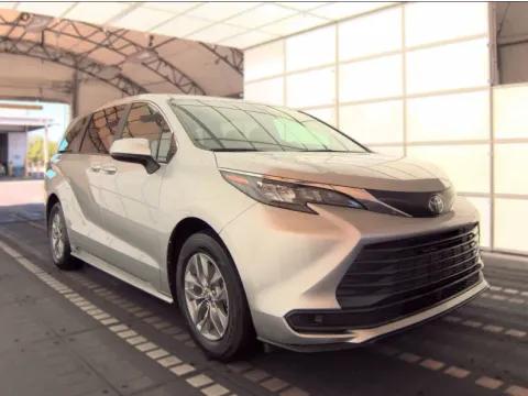 More photos of 2025 Toyota Sienna LE at Automaxx of the Carolinas, SC