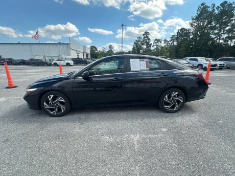 More photos of 2025 Hyundai Elantra SEL Convenience at Automaxx of the Carolinas, SC