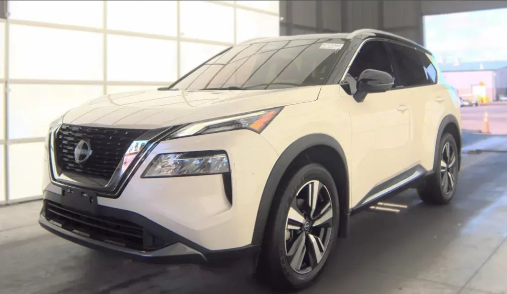White 2023 Nissan Rogue SL for sale in Summerville, SC