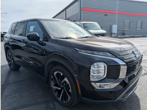 More photos of 2022 Mitsubishi Outlander Black Edition at Oakley Auto World, MO