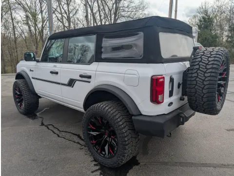 Photos of 2023 Ford Bronco for sale in Branson West, MO at Oakley Auto World