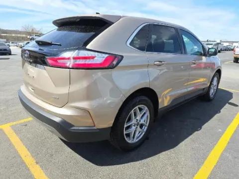 More photos of 2021 Ford Edge SEL at Oakley Auto World, MO