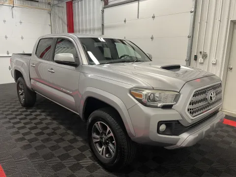 More photos of 2017 Toyota Tacoma TRD Sport at Oakley Auto World, MO