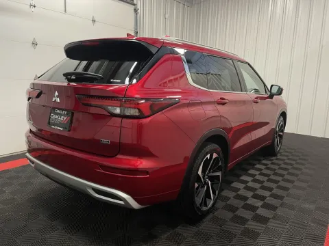 More photos of 2022 Mitsubishi Outlander SEL at Oakley Auto World, MO