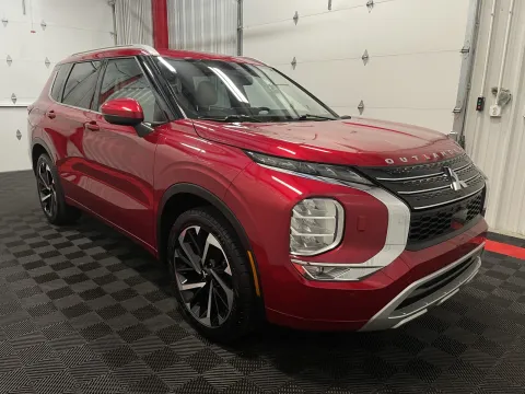 More photos of 2022 Mitsubishi Outlander SEL at Oakley Auto World, MO