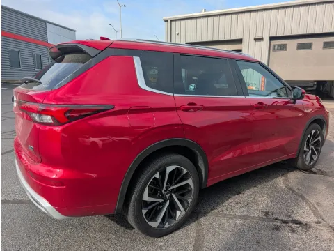 More photos of 2022 Mitsubishi Outlander SEL at Oakley Auto World, MO