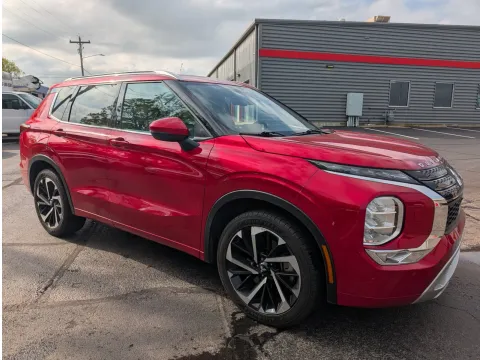 More photos of 2022 Mitsubishi Outlander SEL at Oakley Auto World, MO