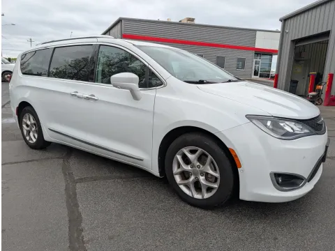More photos of 2018 Chrysler Pacifica Touring L Plus at Oakley Auto World, MO