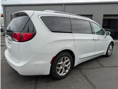 More photos of 2018 Chrysler Pacifica Touring L Plus at Oakley Auto World, MO