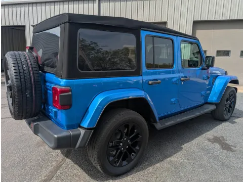 More photos of 2022 Jeep Wrangler at Oakley Auto World, MO