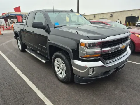 More photos of 2017 Chevrolet Silverado 1500 LT at Oakley Auto World, MO
