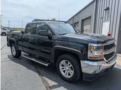 More photos of 2017 Chevrolet Silverado 1500 LT at Oakley Auto World, MO