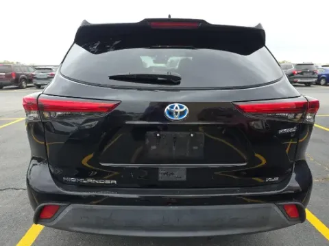 Another view of 2021 Toyota Highlander Hybrid XLE for sale in Branson West, MO at Oakley Auto World