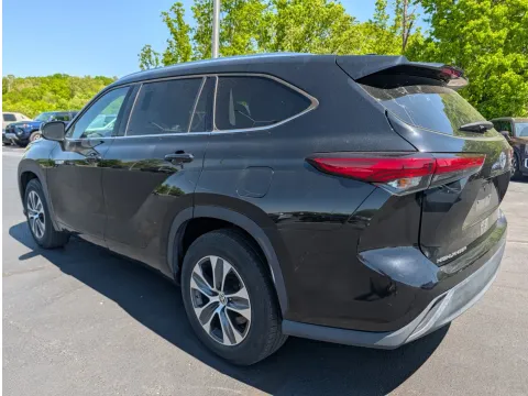 Photos of 2021 Toyota Highlander Hybrid XLE for sale in Branson West, MO at Oakley Auto World