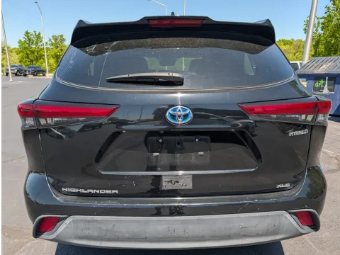 Another view of 2021 Toyota Highlander Hybrid XLE for sale in Branson West, MO at Oakley Auto World