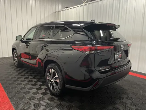 Photos of 2021 Toyota Highlander Hybrid XLE for sale in Branson West, MO at Oakley Auto World