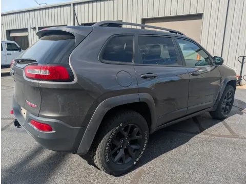More photos of 2018 Jeep Cherokee Trailhawk at Oakley Auto World, MO