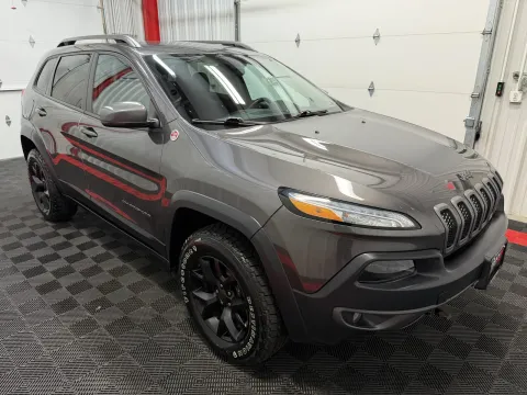 More photos of 2018 Jeep Cherokee Trailhawk at Oakley Auto World, MO