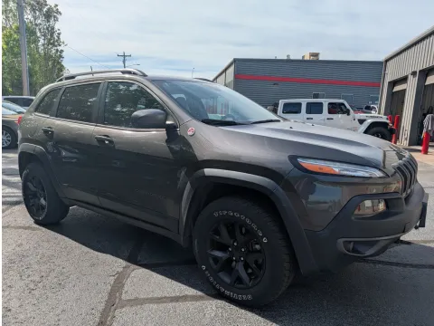 More photos of 2018 Jeep Cherokee Trailhawk at Oakley Auto World, MO