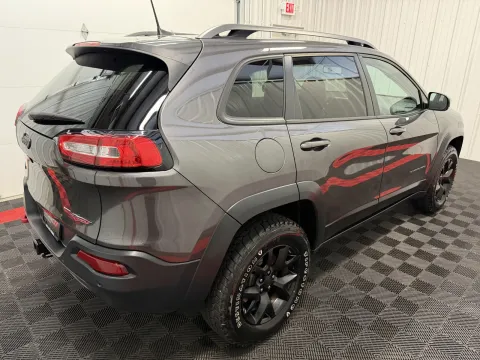 More photos of 2018 Jeep Cherokee Trailhawk at Oakley Auto World, MO