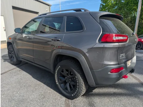 Photos of 2018 Jeep Cherokee Trailhawk for sale in Branson West, MO at Oakley Auto World