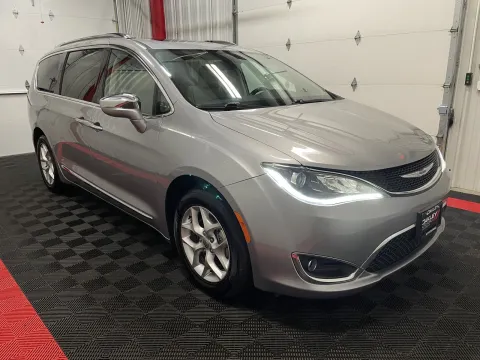 More photos of 2020 Chrysler Pacifica Limited at Oakley Auto World, MO